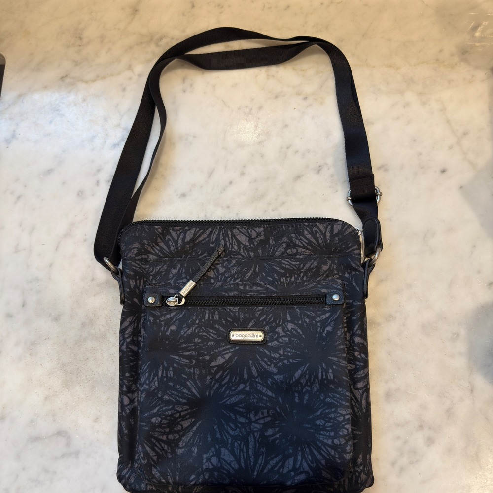 Baggallini Go Bag Crossbody Onyx Black‎ Floral Print Lightweight Travel Purse